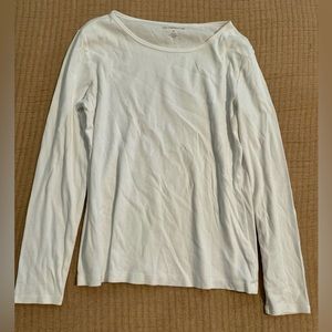 Liz Claiborne Woman’s Medium White Long Sleeve Basic Cotton Tshirt. Gently Used